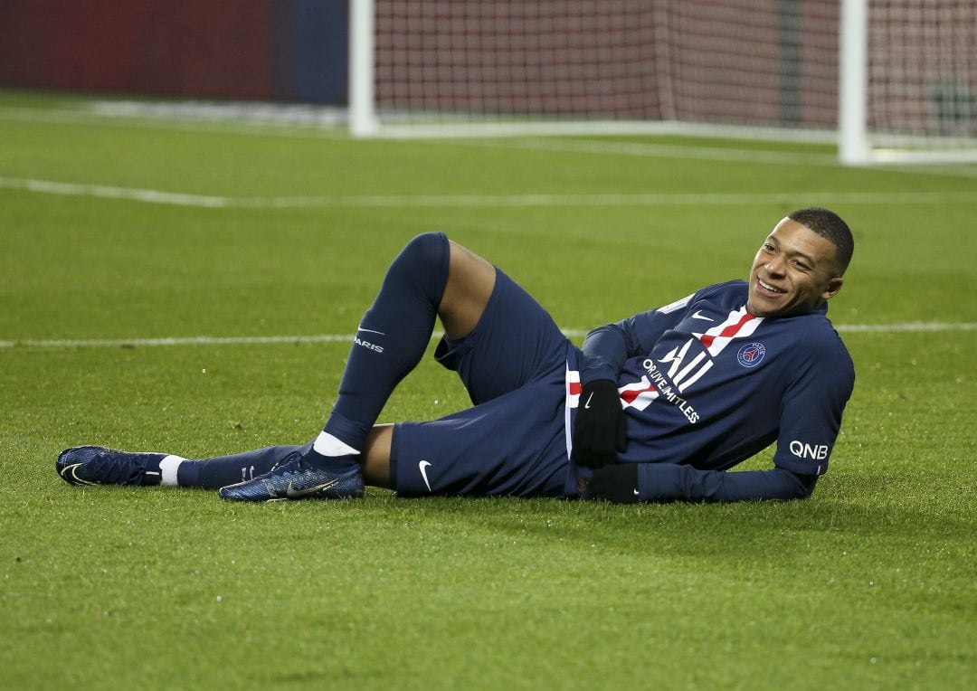 Mbappé celebra un gol marcado con el PSG al Nantes en la liga francesa.