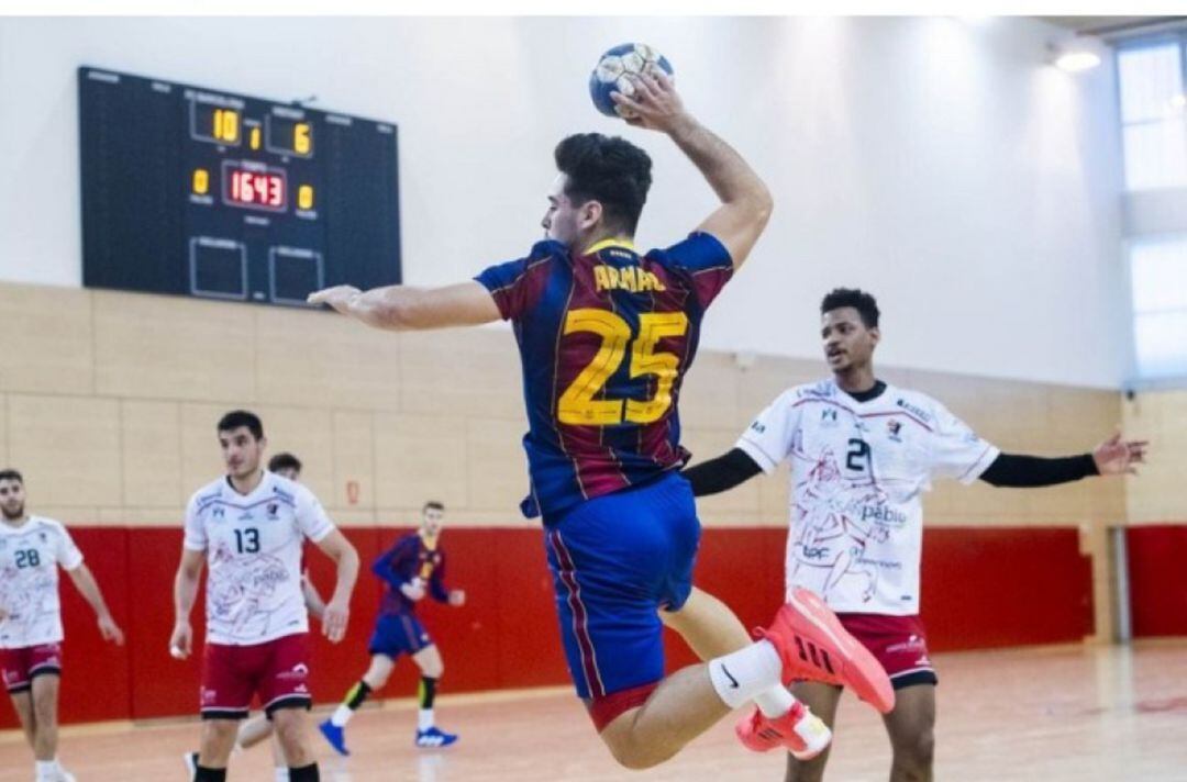 Arnau en un partido del Barcelona B