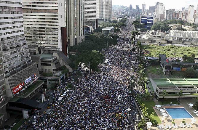 Muchos &#039;noes&#039; contra la reforma de Chávez