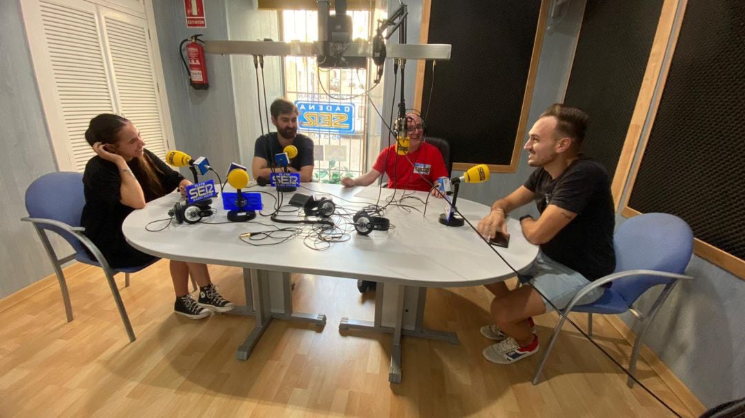 Momento de la entrevista a Yolanda Triguero, Juanto López y Miguel Montávez, de izquierda a derecha