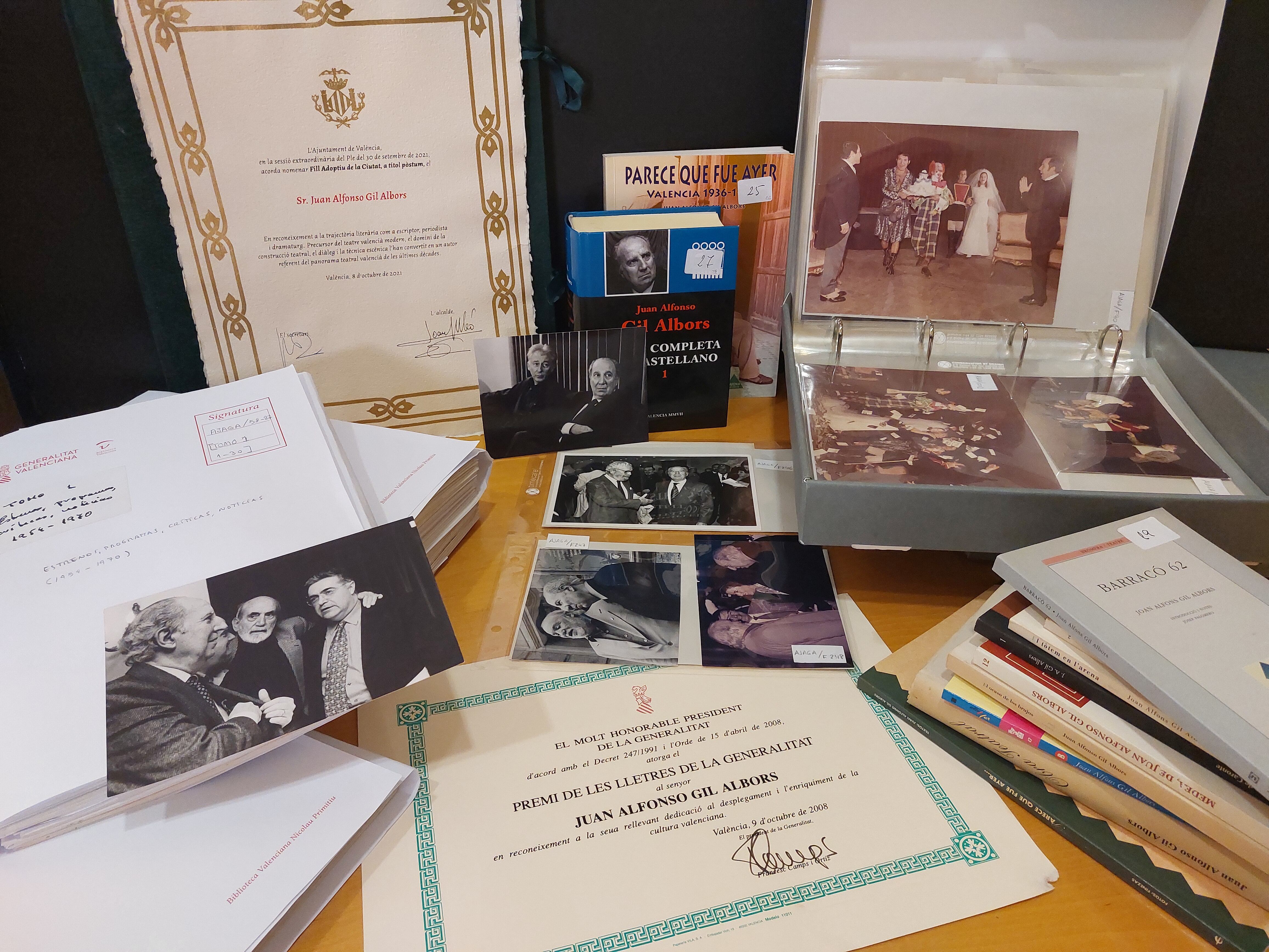 Parte de los fondos de Gil Albert donados a la Biblioteca Valenciana.