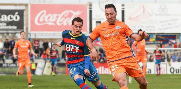 Migue reapareció en la defensa albiazul aunque no tuvo su mejor día ante el Llagostera