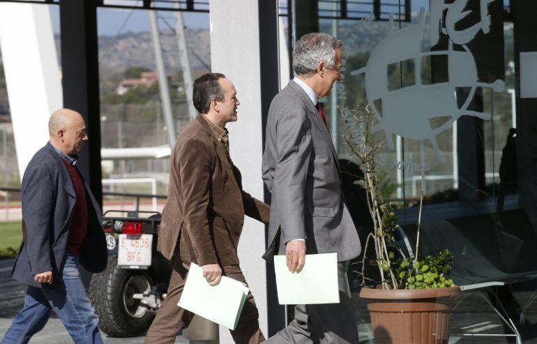 El subdirector general de Deporte Profesional y Control Financiero del Consejo Superior de Deportes, Fernando Puig de la Bellacasa,d., a su llegada a la Ciudad del Fútbol despues de que CSD haya dado por finalizado el plazo a la Real Federación Española d