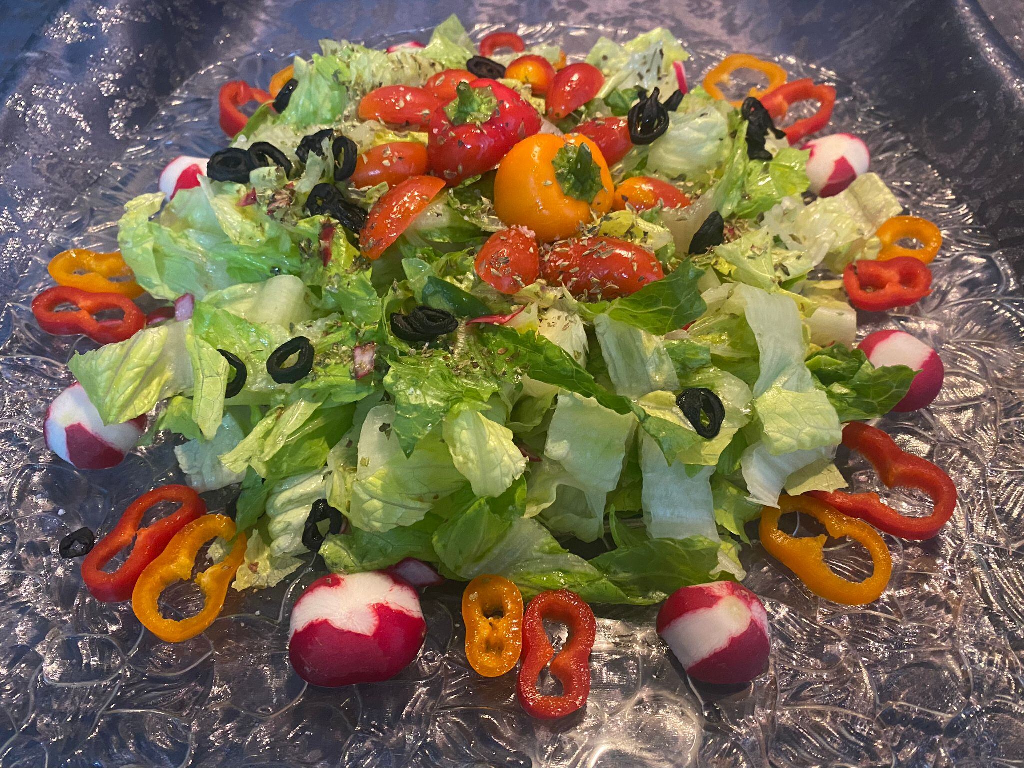 Ensalada de pimientos baby y rábanos.