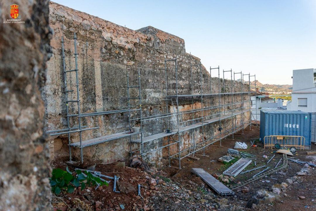 Obras para recuperar la muralla aún existente. 