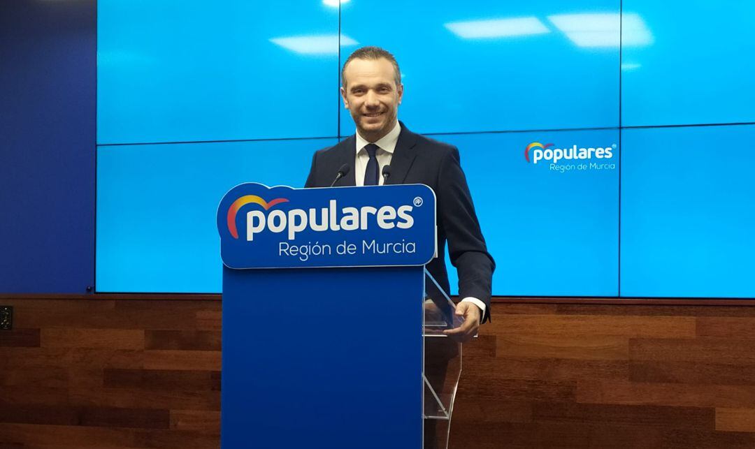 Joaquín Segado en la sala de prensa del PPRM