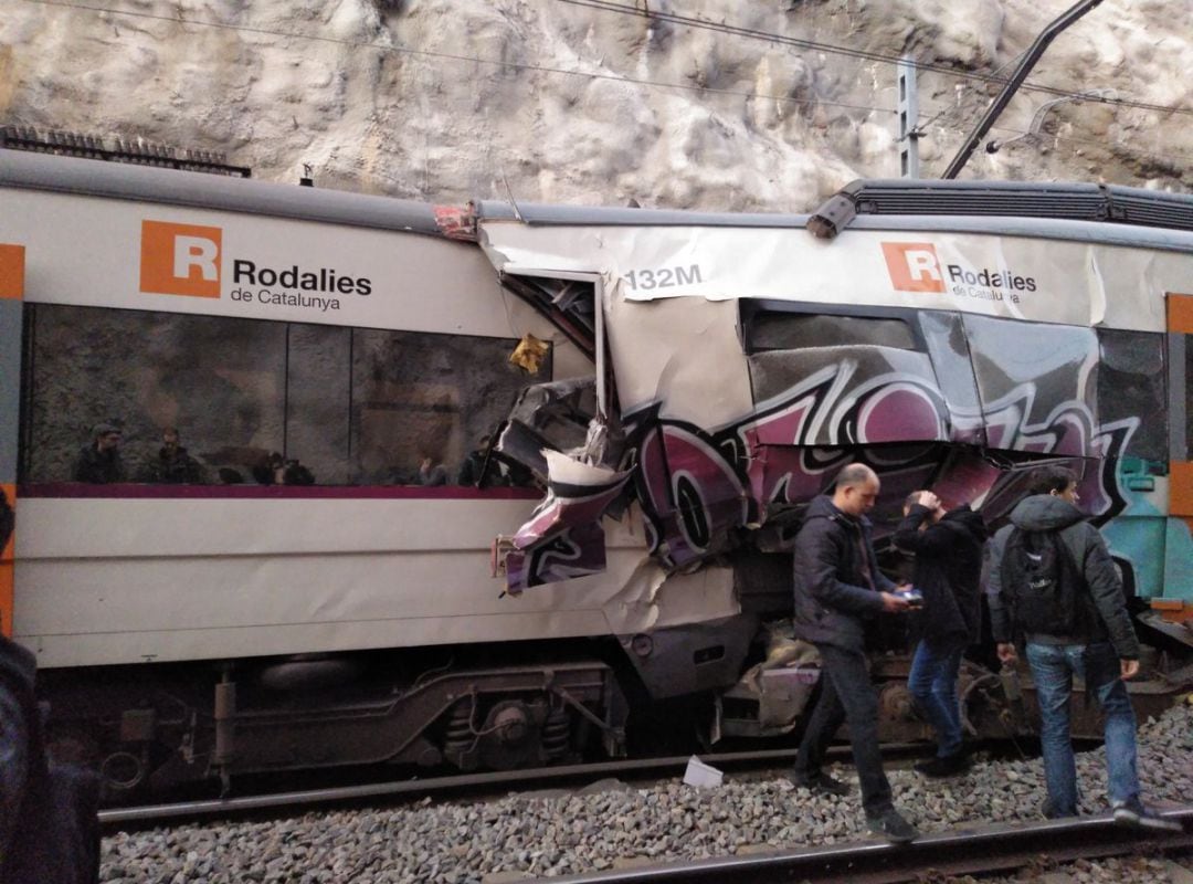 Aspecto de dos vagones de tren después del accidente sucedido en Castellgalí.