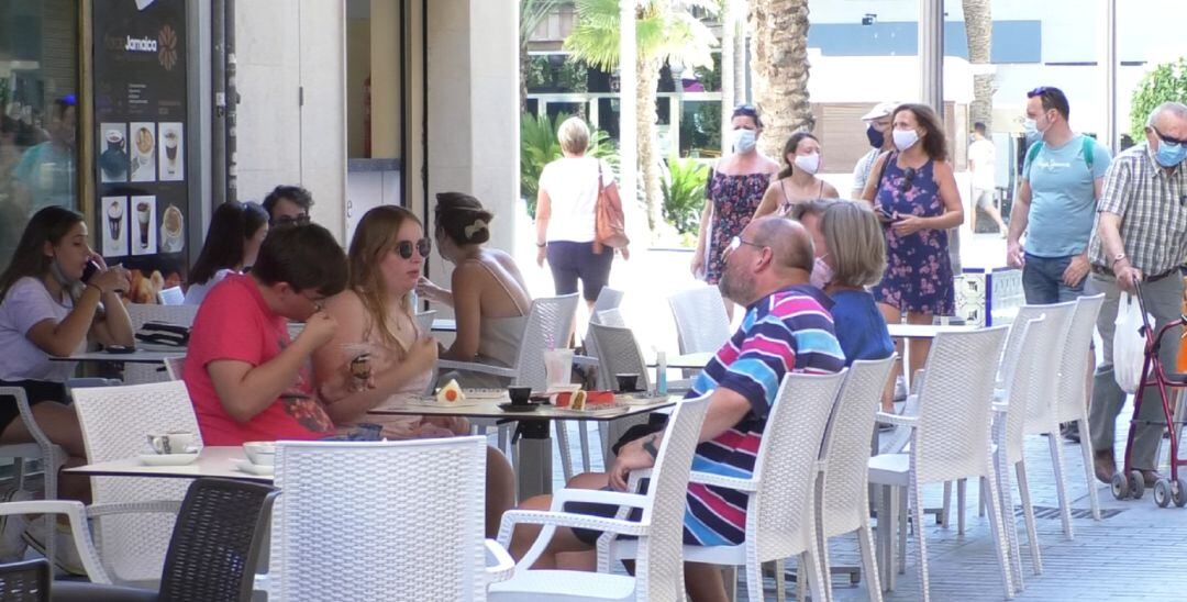Clientes en terrazas de Elche