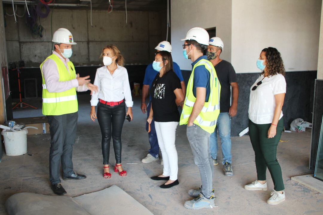 Visita a las obras por parte de las autoridades municipales y regionales.