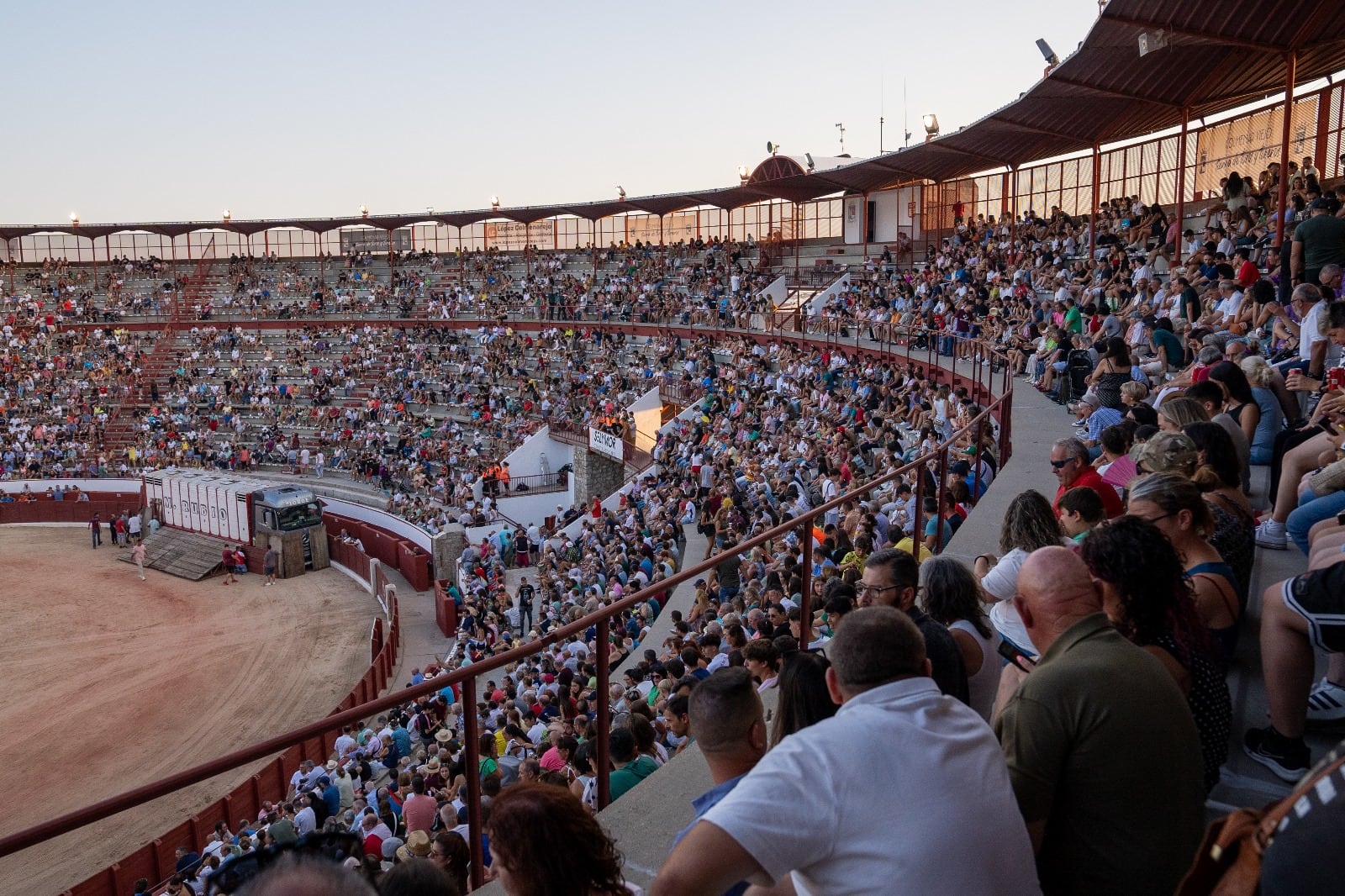 Plaza de Toros &#039;La Corredera&#039; durante un evento taurino en Colmenar Viejo