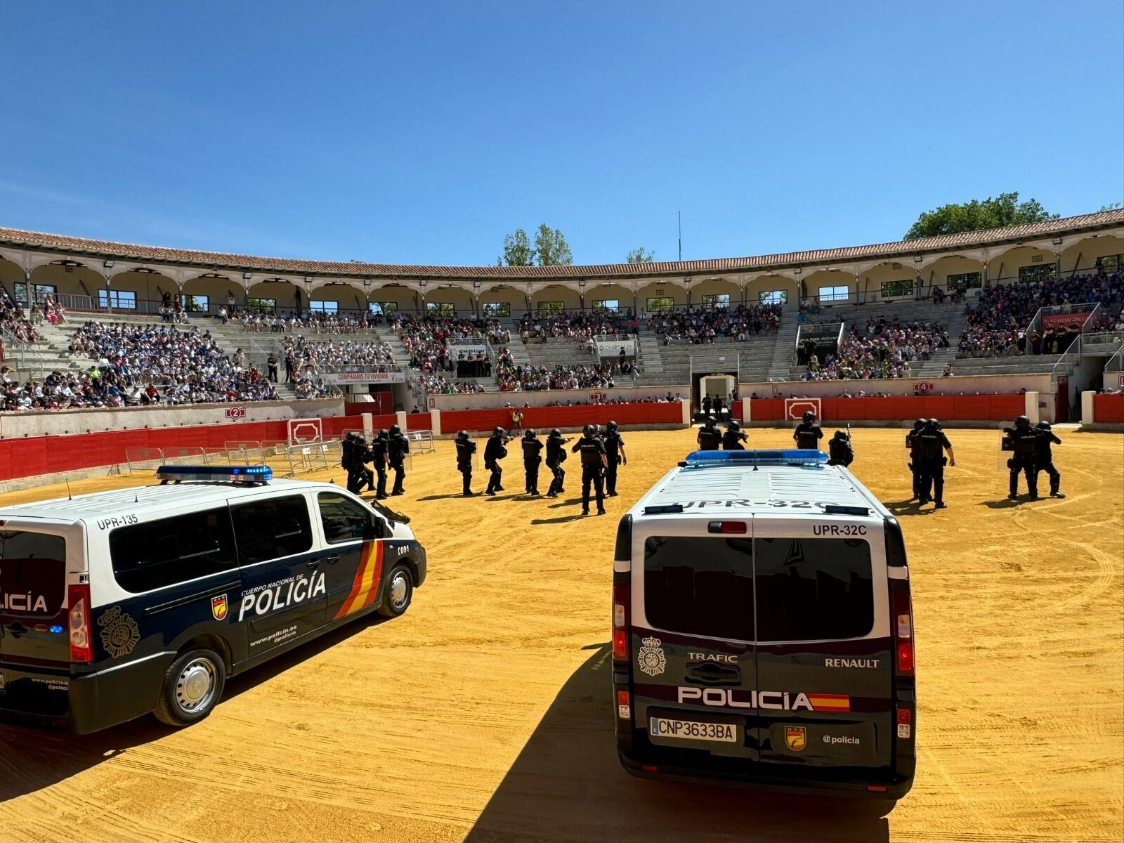 La Jefatura Superior de la Policía Nacional de la Región de Murcia exhibe sus unidades en la Plaza de Toros de Lorca