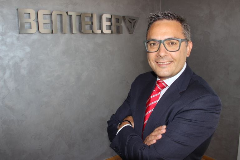 Roberto Cossío es el director de Benteler Automotive
