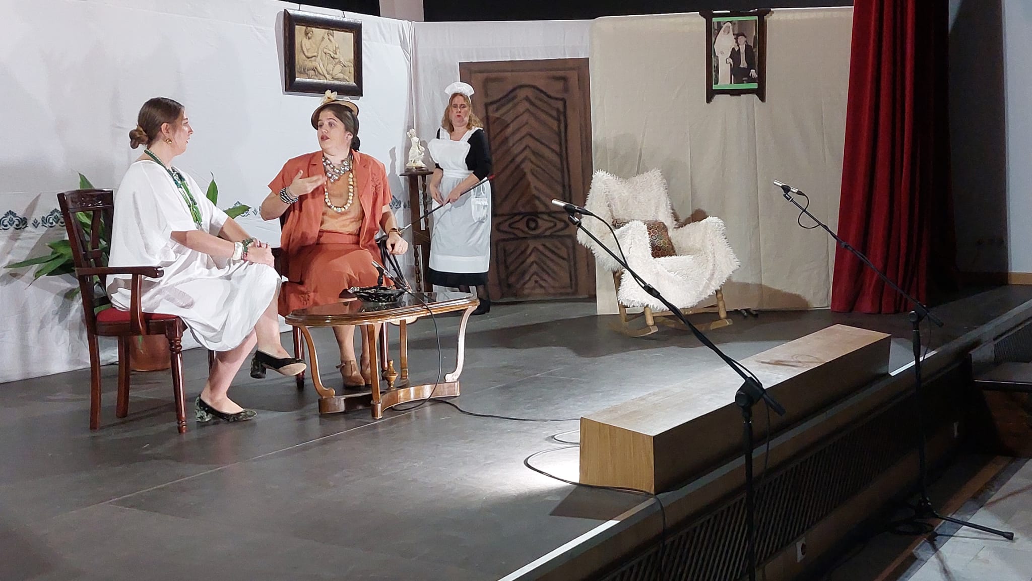 Momento de la representación del grupo de teatro &#039;Rara Avis&#039; de Jódar