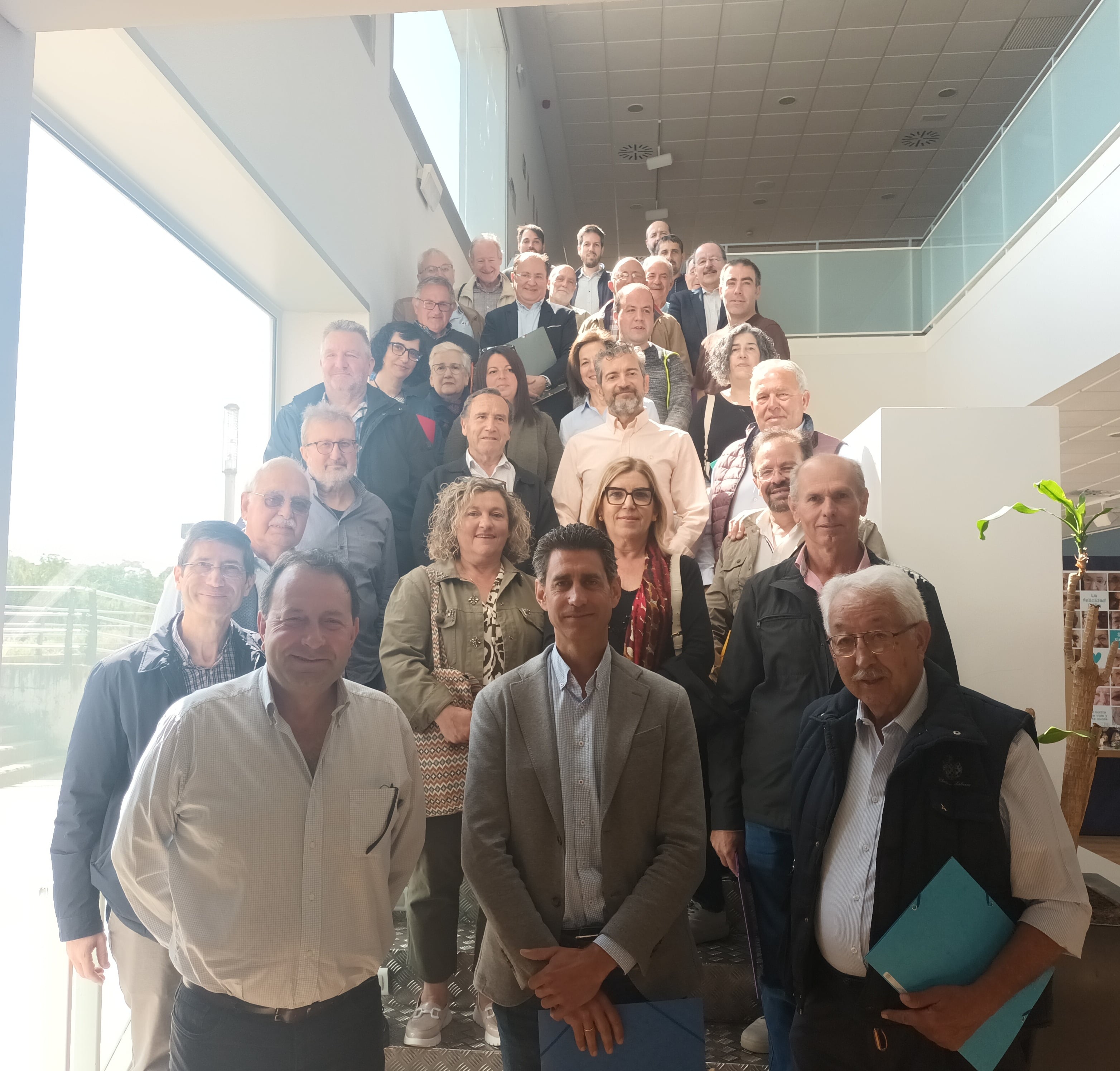 Foto de familia de los miembros de la Asamblea del Ceder Somontano