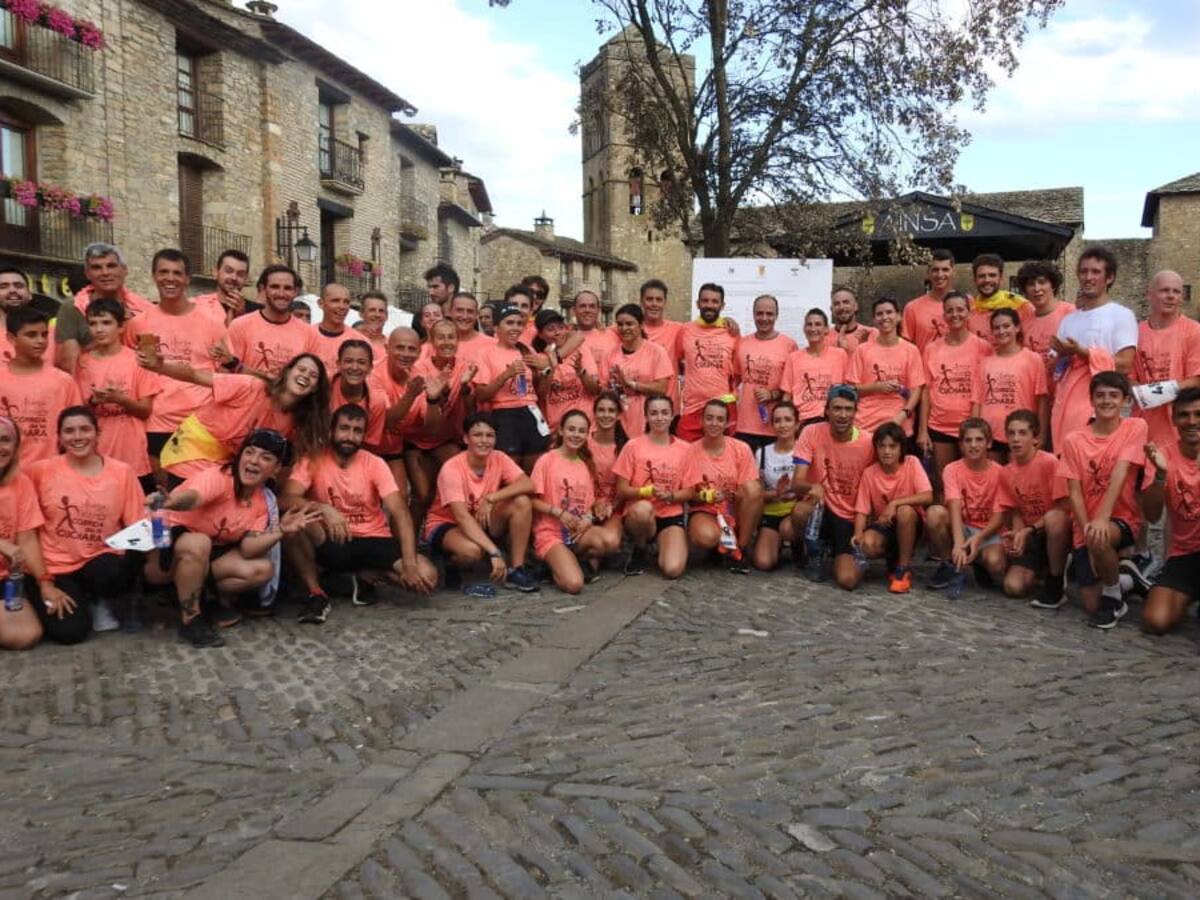 Alberto Puyuelo y Martina Laplana ganadores de la Corrida de la Cuchara en Aínsa