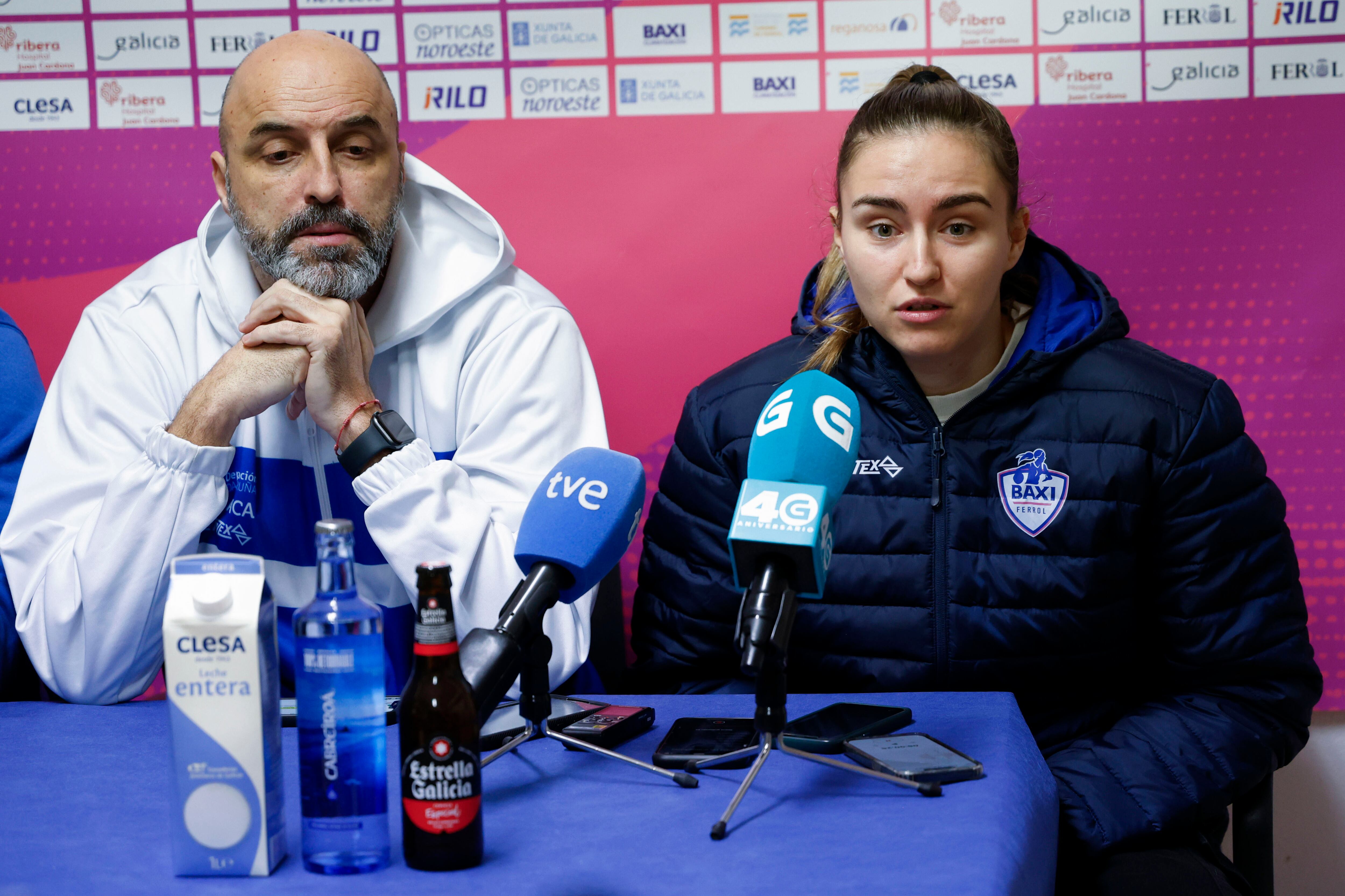Lino López y Àngela Mataix, este martes en rueda de prensa en A Malata (foto: Kiko Delgado / EFE)