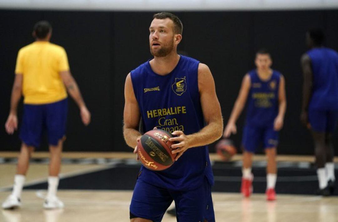 Matt Costello, durante un entrenamiento con Gran Canaria.