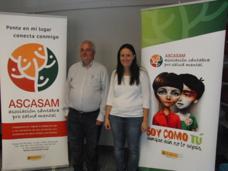 Jose Luís e Isabel, dos usuarios de Ascasam, en una de sus sedes.