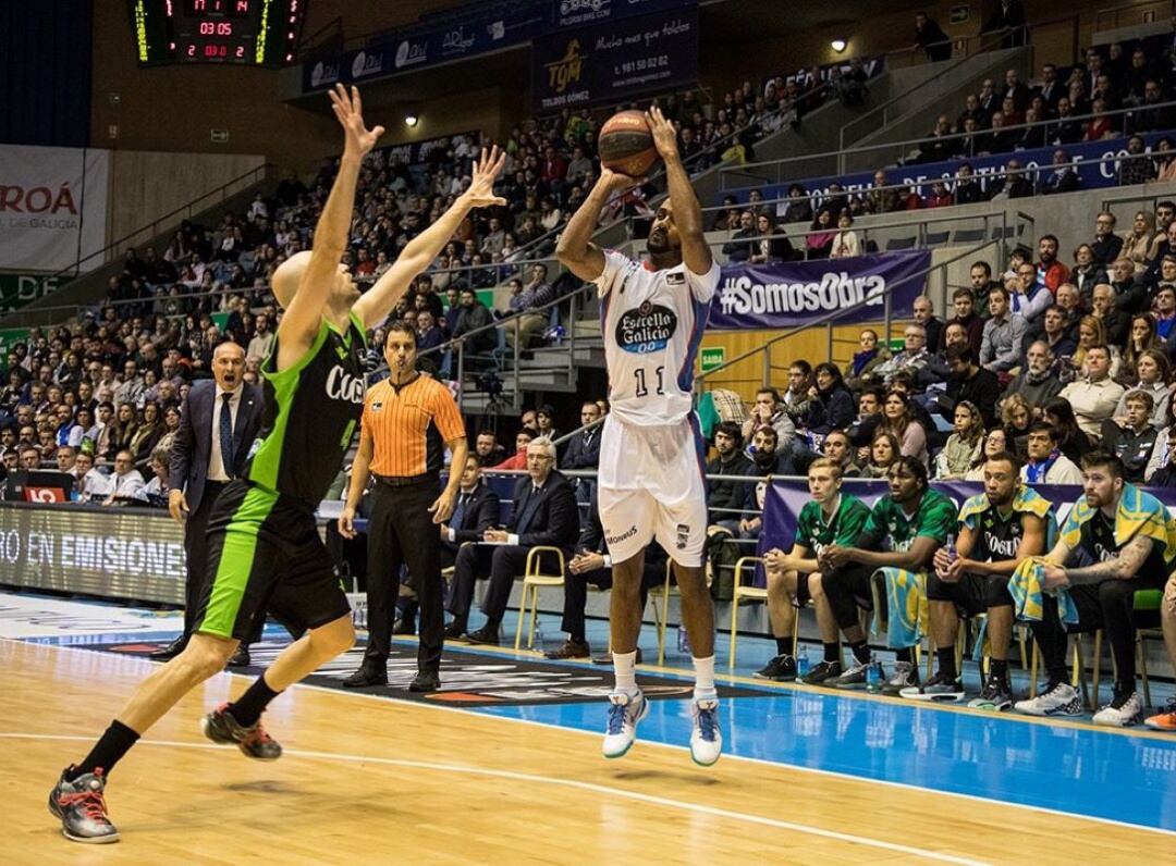 Earl Calloway, lanzando un triple en el pasado partido ante el Betis 