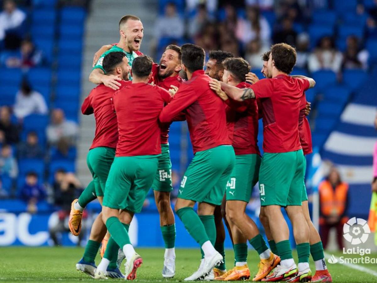 Real Sociedad B 0 - Almería 2: Contando las horas para ser de Primera