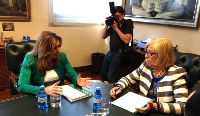 La consejera de la Presidencia, Susana Díaz, y la rectora de la UMA, Adelaida de la Calle, se han reunido este miécoles en Málaga.