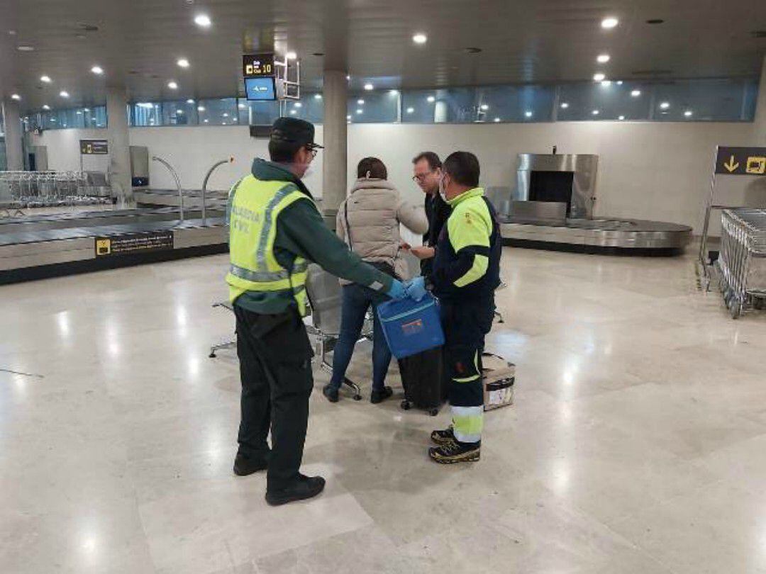 Guardia Civil apoya el transporte de material para trasplantes en Valencia y Málaga procedentes de Londres y Ámsterdam