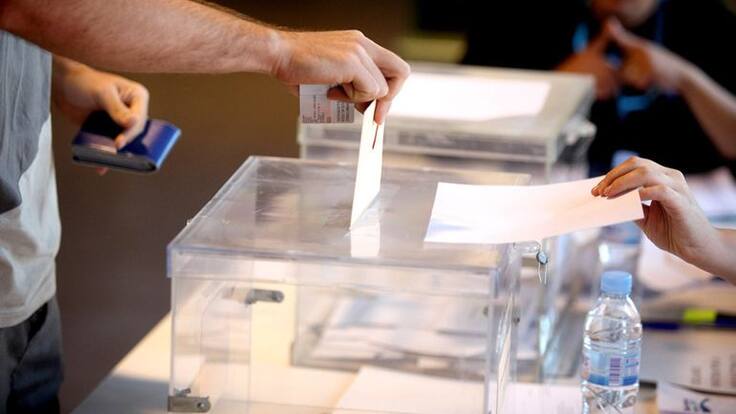 Más del 40% de los jóvenes que vota por primera vez apoyará al PP y Vox el próximo 23J