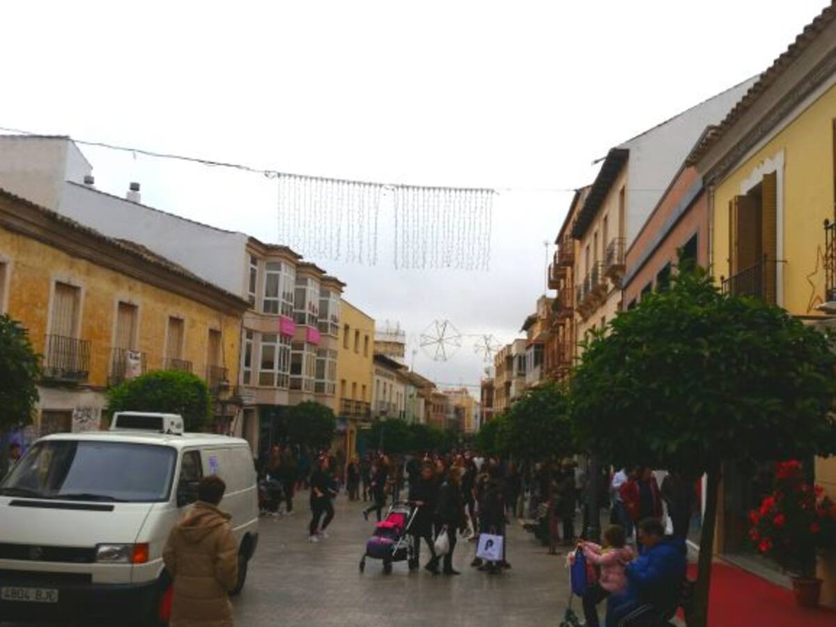 ASECEM: "el adelanto de las rebajas perjudica al pequeño comercio"