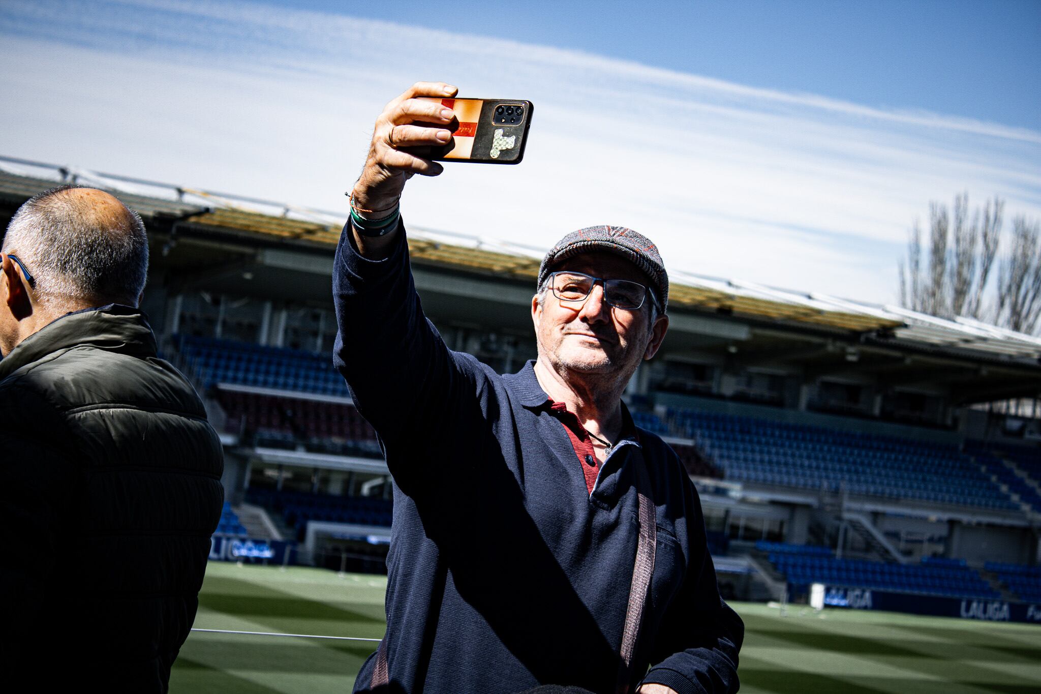 La SD Huesca rinde homenaje a los abonados que cumplen 65 años en este 2025