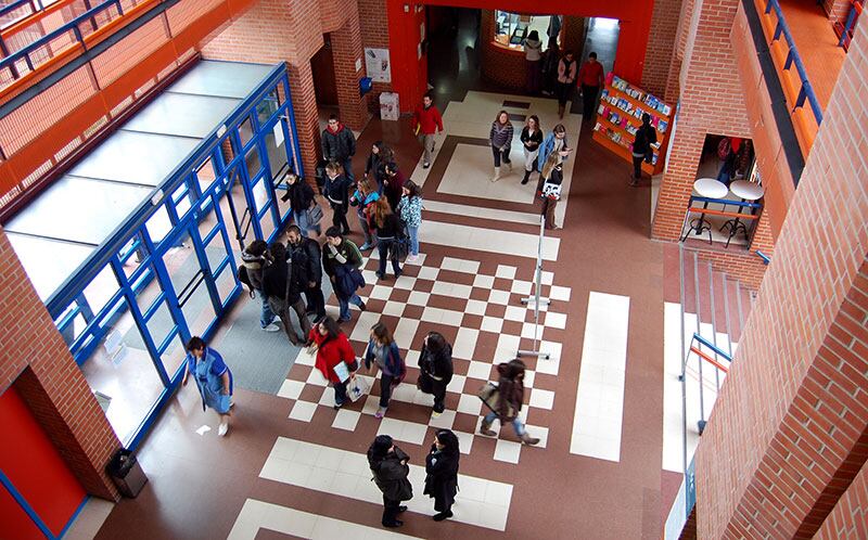 Estudiantes en la UC.