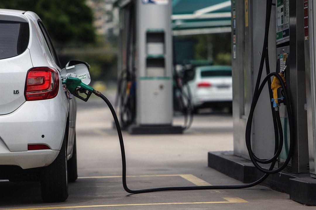 Imagen de archivo de un coche en una gasolinera sin relación con el caso