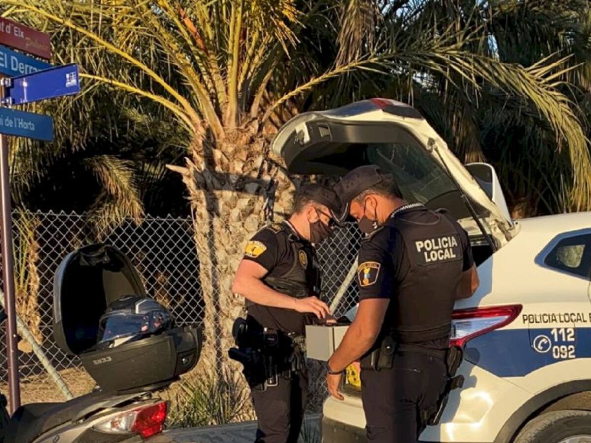 La Policía Local detiene a tres personas por un posible delito de tráfico de drogas