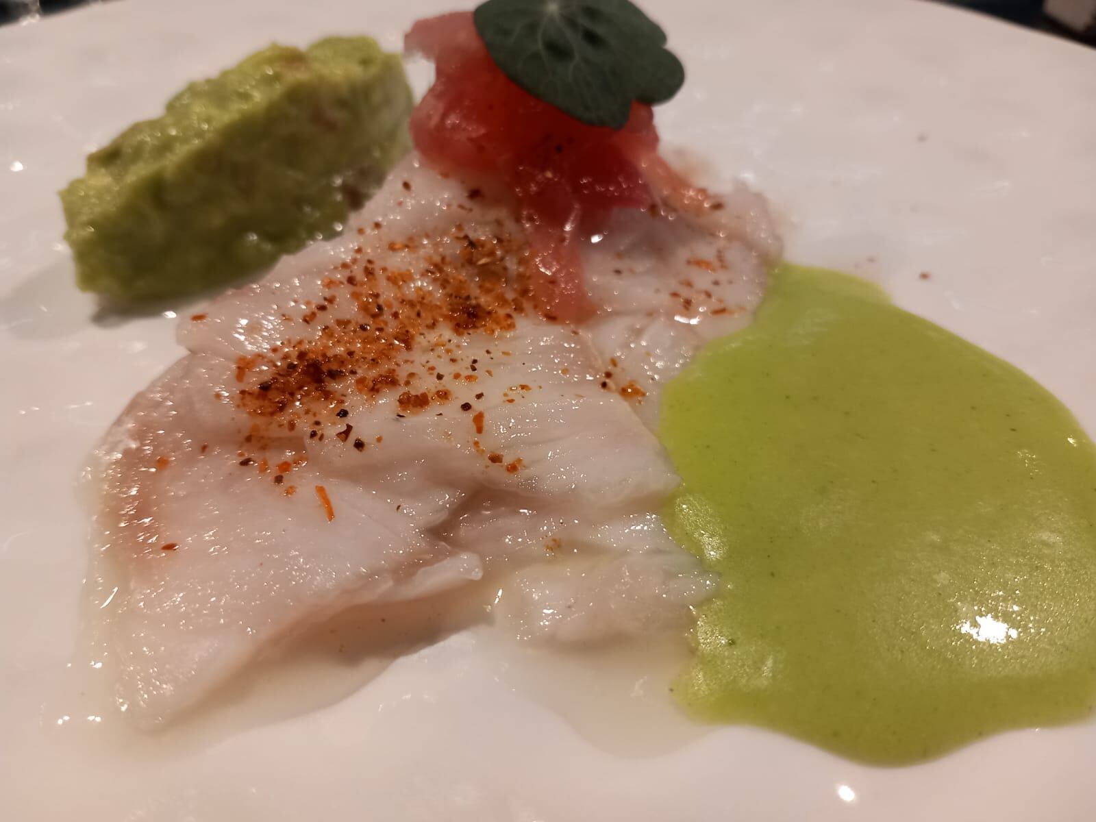 Tiradito de corvina al pastor