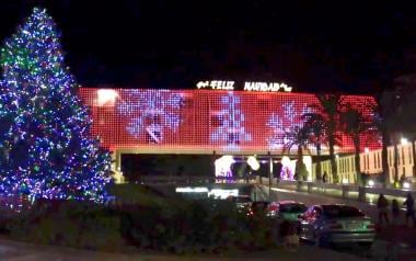 Imagen de archivo de la iluminación de Navidad en la plaza del Ayuntamiento de Benidorm