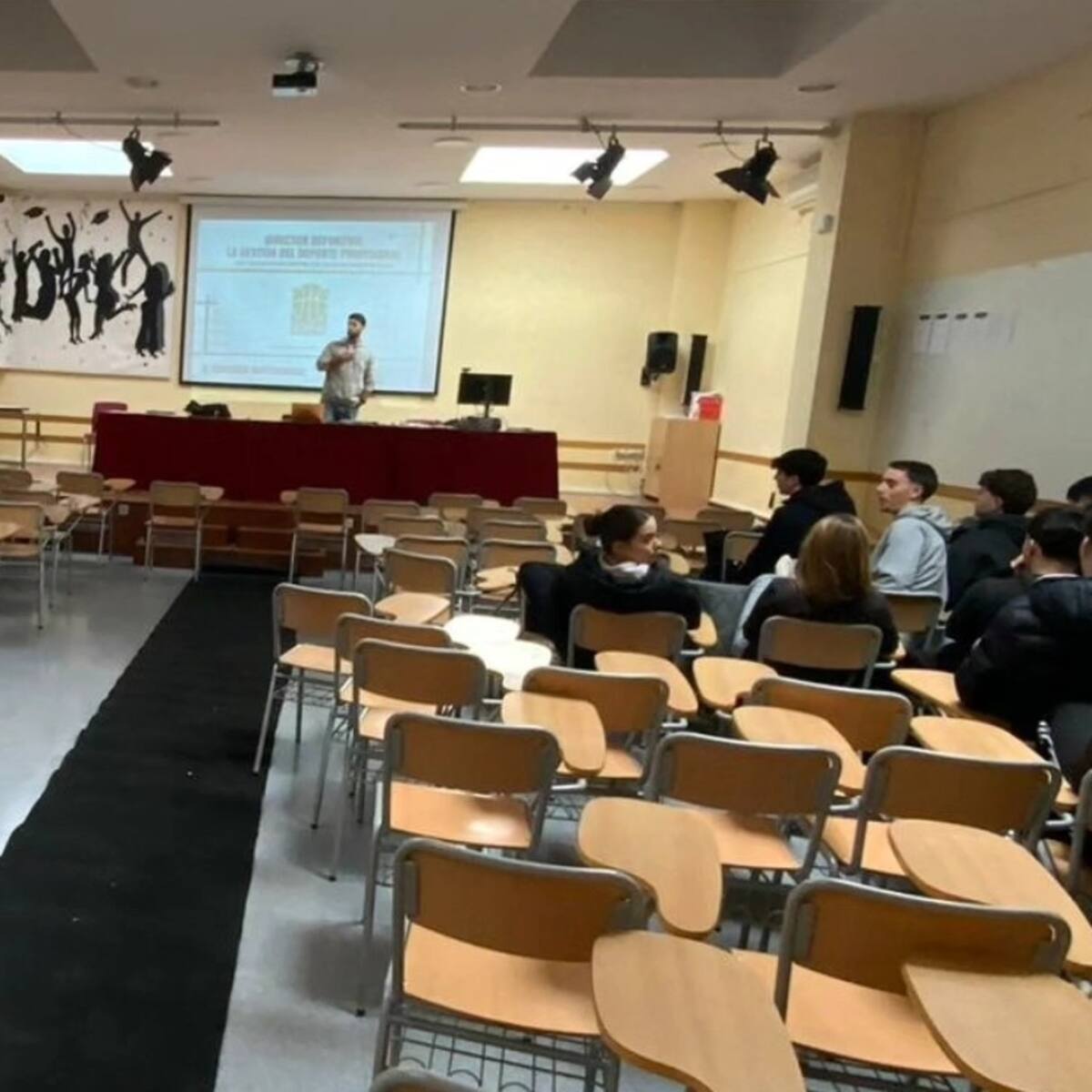 Club Baloncesto Elda y el IES La Torreta acercan el baloncesto a los estudiantes