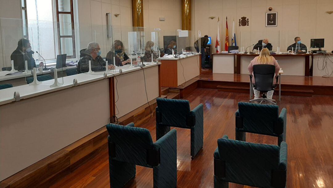 Juicio en la Audiencia de Cantabria por un delito de malversación en la gestión de unos vales de comida del Banco de Alimentos de Camargo.