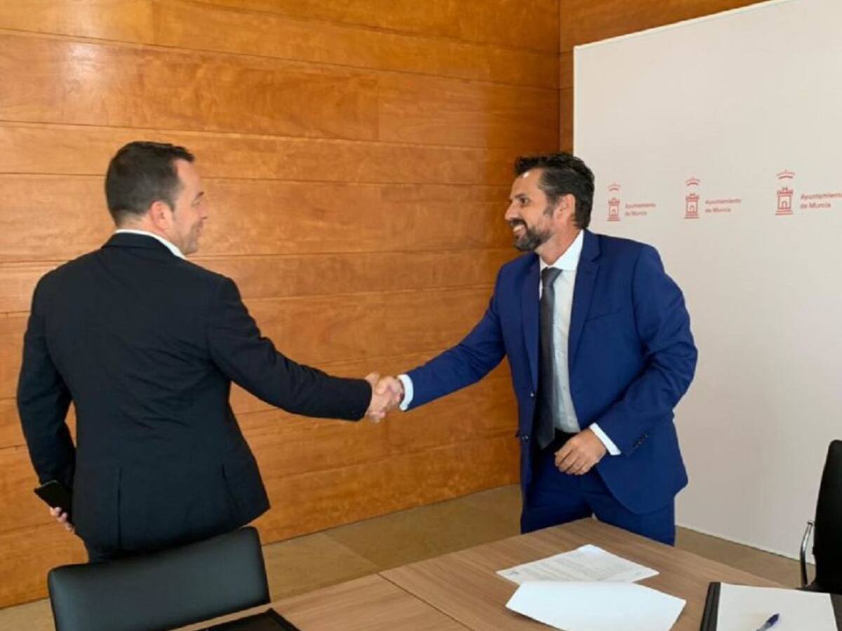 Los servicios jurídicos municipales requieren al concejal Mario Gómez por sus declaraciones sobre "los trajes a medida" a contratistas