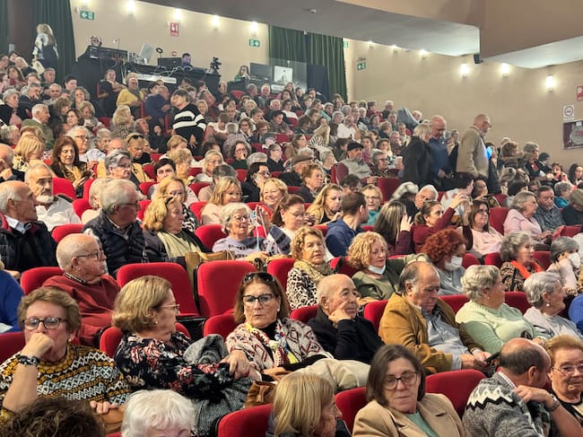 Público en el Teatro Juan Luis Galiardo