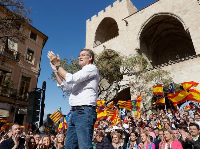 El presidente del Partido Popular, Alberto Núñez Feijóo, da un discurso durante un acto contra la amnistía del "procés" y contra un referéndum de autodeterminación en Cataluña en Valencia.