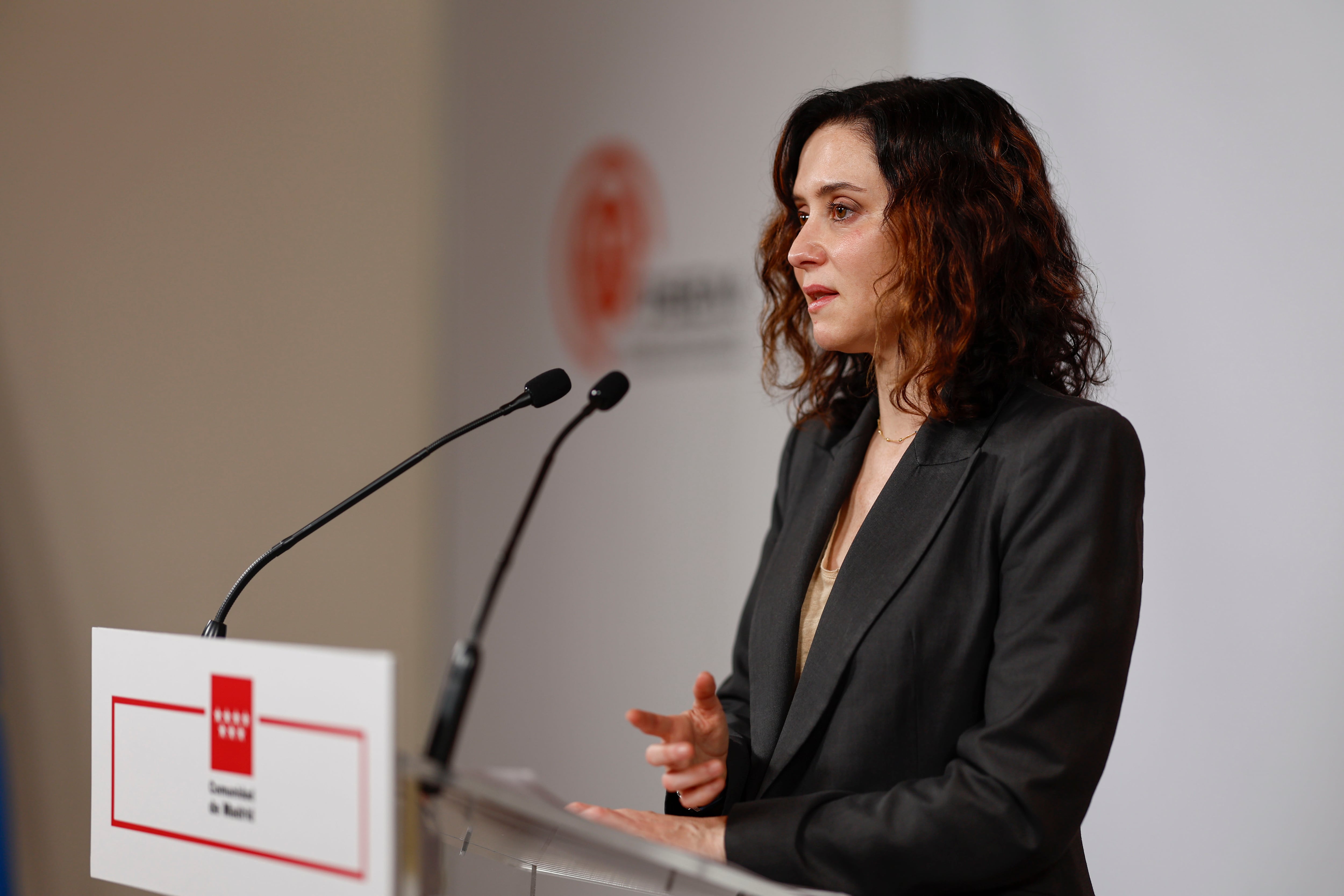 POZUELO DE ALARCÓN (CA MADRID), 29/04/2025.- La presidenta de la Comunidad de Madrid, Isabel Díaz Ayuso durante la rueda de prensa ofrecida este martes en la sede de la Agencia de Seguridad y Emergencias ASEM 112 en Pozuelo de Alarcón. EFE/ Rodrigo Jimenez
