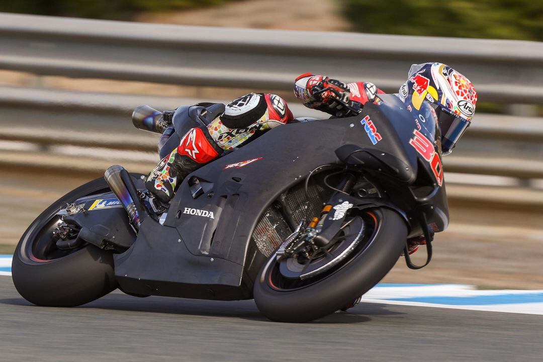 Takaaki Nakagami durante el priemr día de test en Jerez