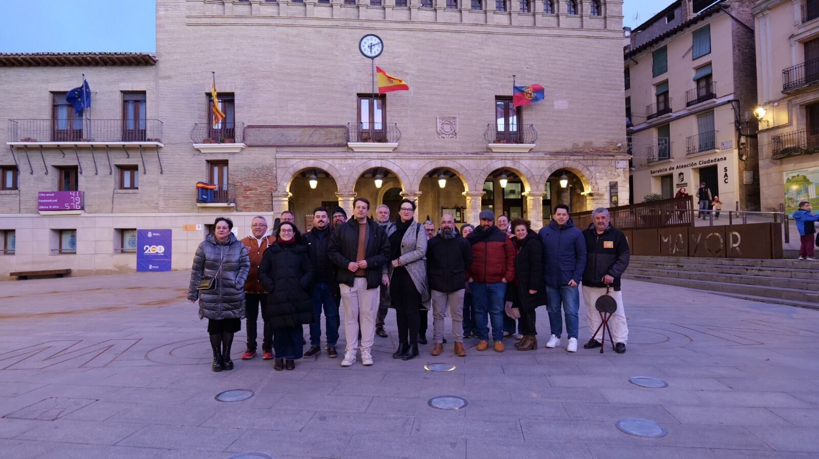 Candidatura de CHA en su visita a Monzón