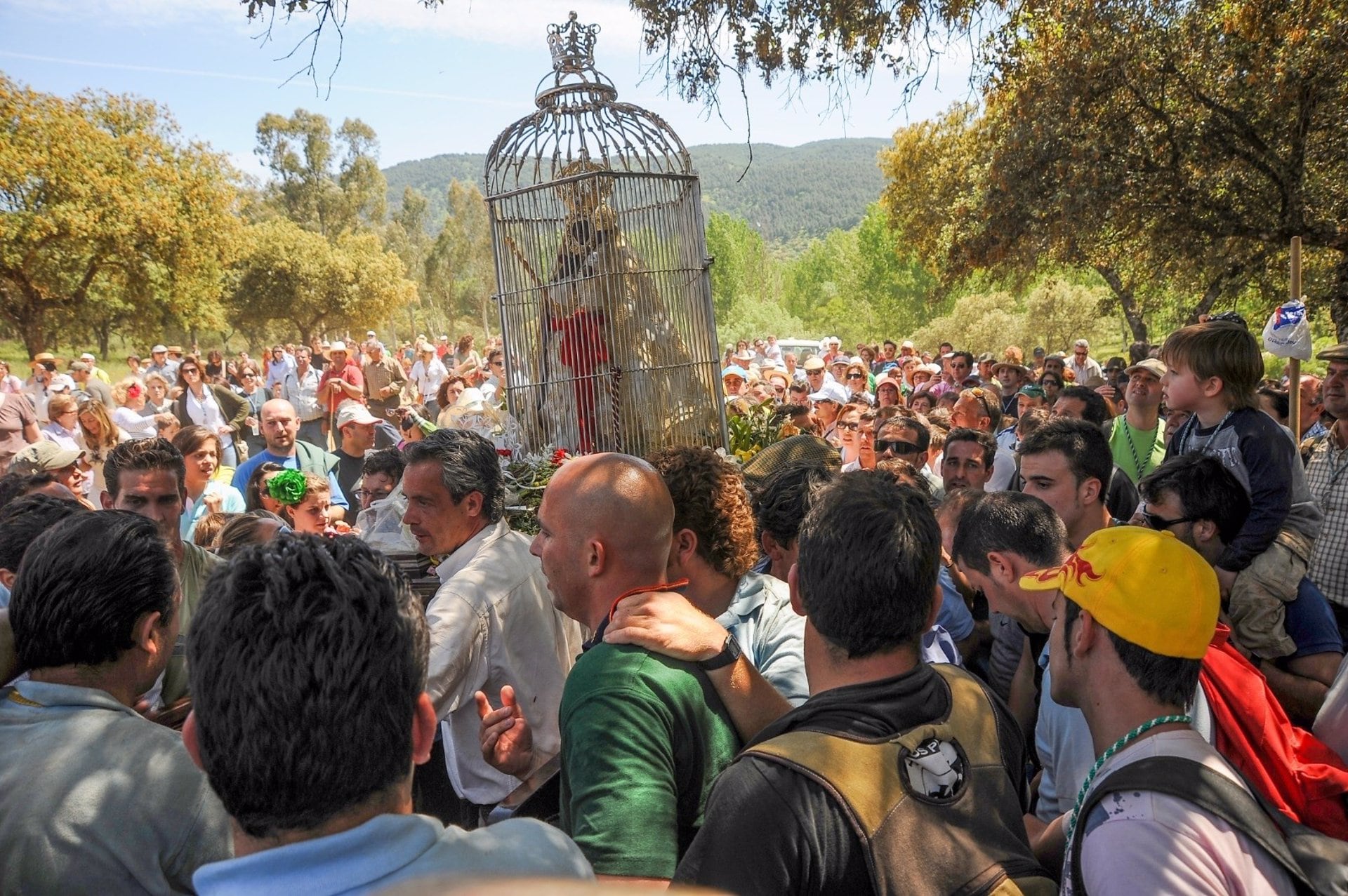 Una multitud arropa a la Virgen de la Cabeza de Andújar