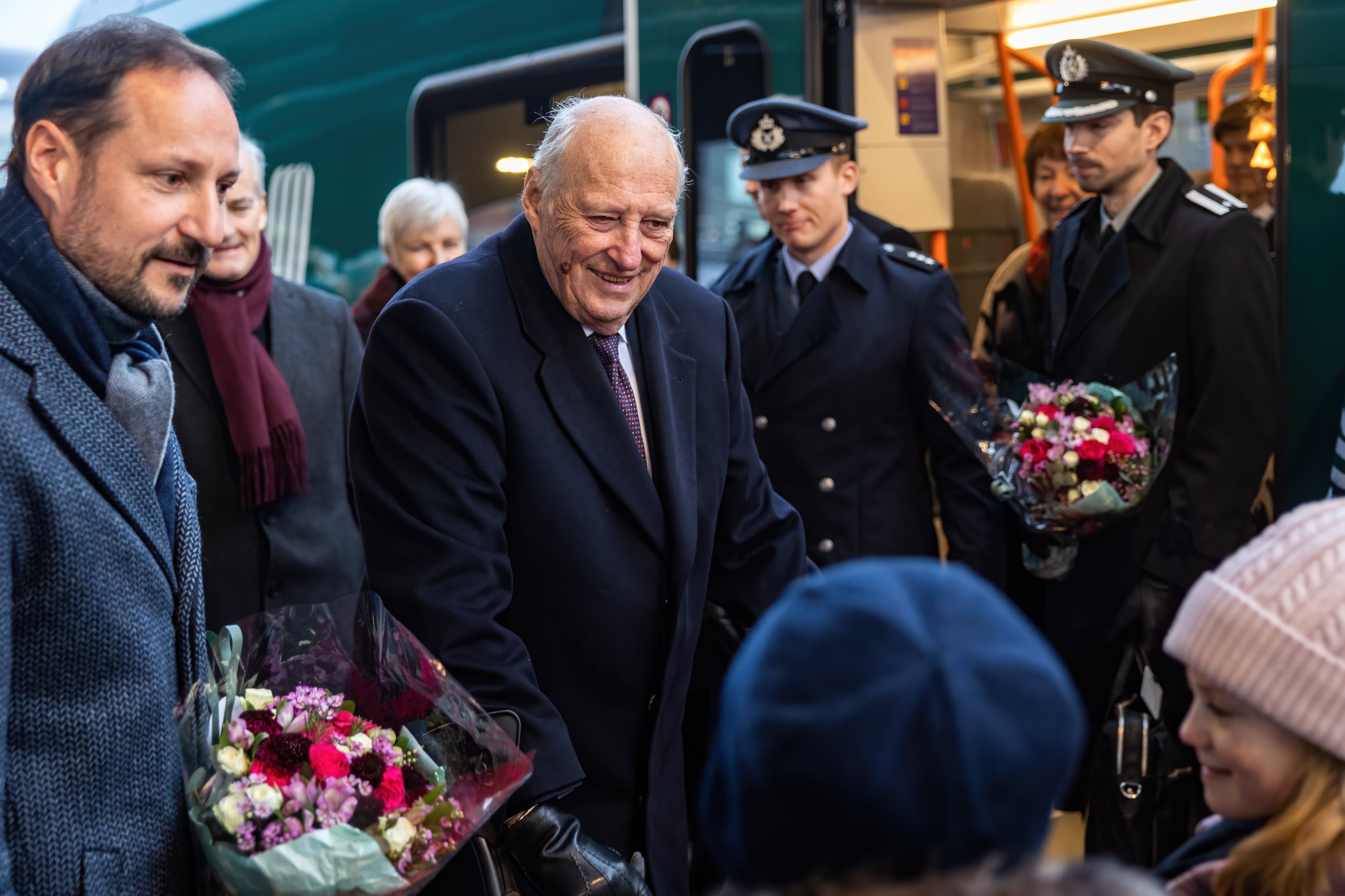 El rey Harald de Noruega, junto al príncipe Haakon, en una imagen de archivo del 12 de diciembre de 2022.