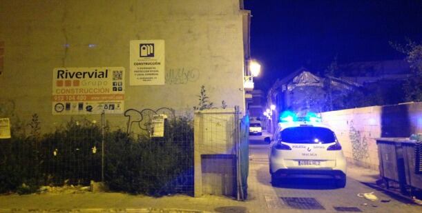 Unidad de la policía local de Málaga en uno de los controles en el Llano de la Trinidad