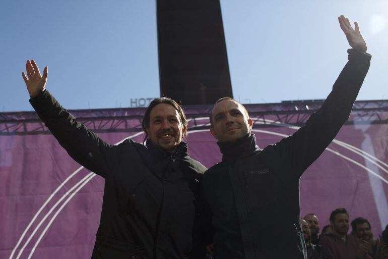 Pablo Iglesias y Luis Alegre, que encabeza la 'Claro que Podemos' en Madrid