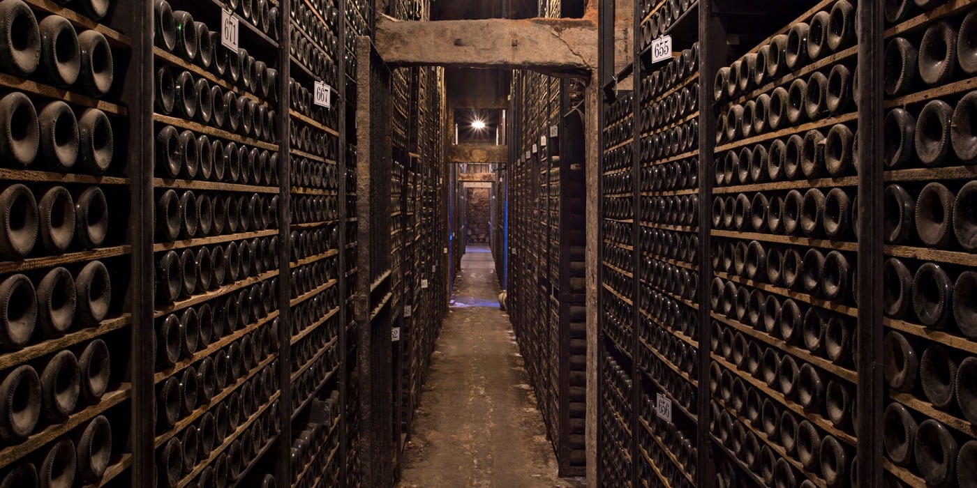 &quot;La Botellería&quot; de Marqués de Riscal almacena 130.000 botellas históricas. Imagen: www.marquesderiscal.com