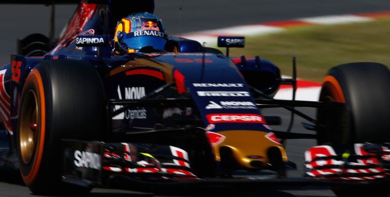 MONTMELO, SPAIN - MAY 09:  Carlos Sainz of Spain and Scuderia Toro Rosso drives during final practice for the Spanish Formula One Grand Prix at Circuit de Catalunya on May 9, 2015 in Montmelo, Spain.  (Photo by Paul Gilham/Getty Images)