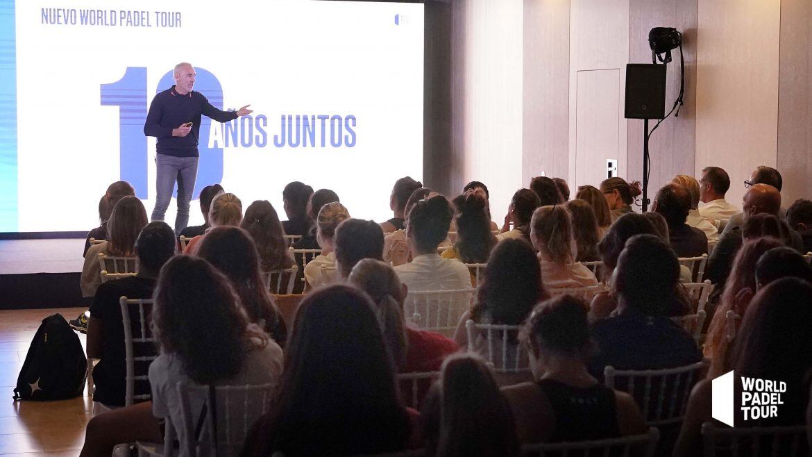 La organització del circuit va explicar als seus esportistes les novetats que vol implantar.