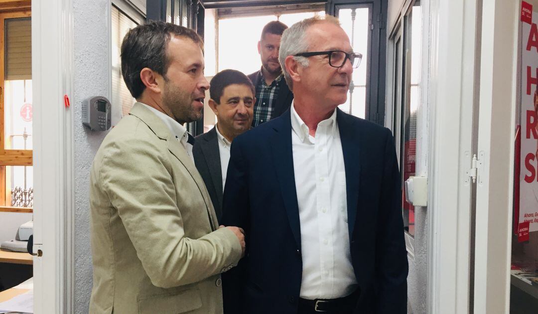 El alcalde de Jaén, Julio Millán (izqda), junto al ministro de Cultura en funciones, José Guirao.